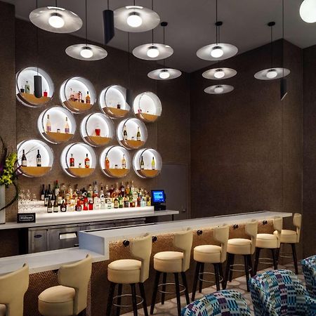 Hampton Inn By Hilton New York Times Square Exteriör bild