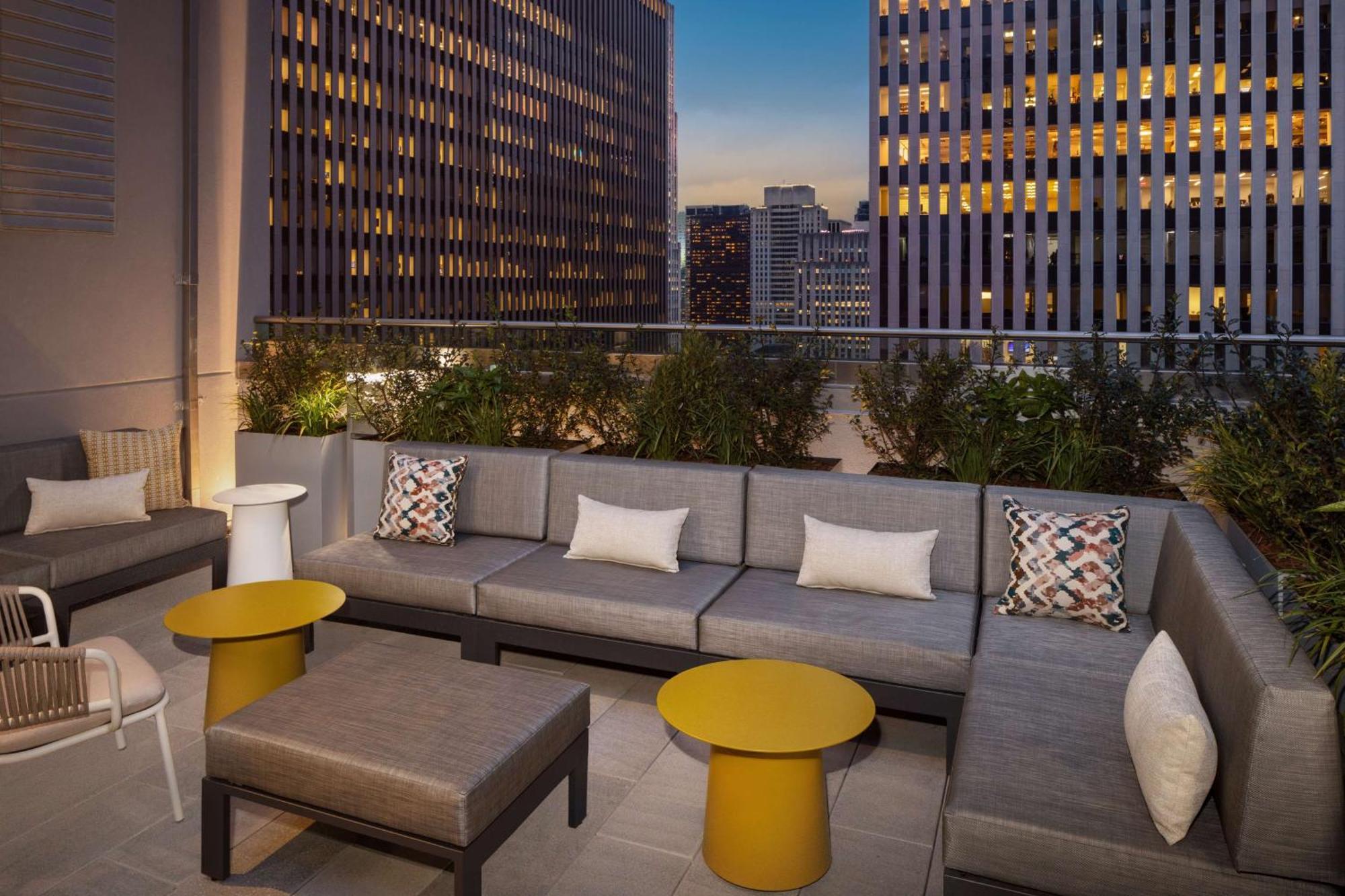 Hampton Inn By Hilton New York Times Square Exteriör bild